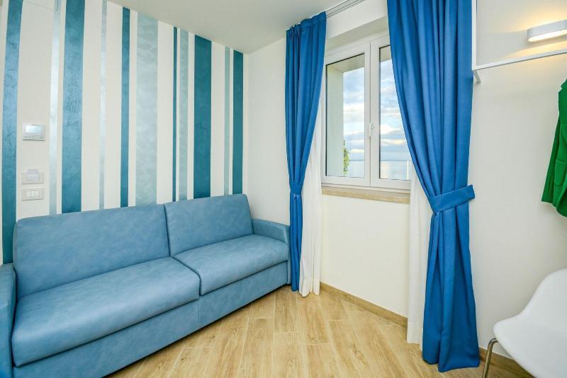 Hotel Villa Garuti Паденге-суль-Гарда Экстерьер фото