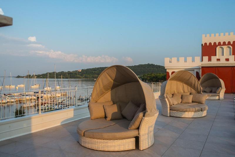 Hotel Villa Garuti Паденге-суль-Гарда Экстерьер фото