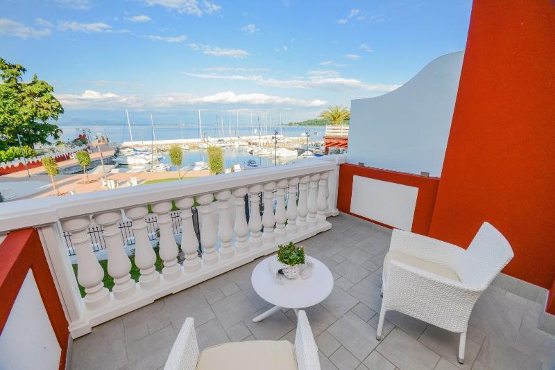 Hotel Villa Garuti Паденге-суль-Гарда Экстерьер фото
