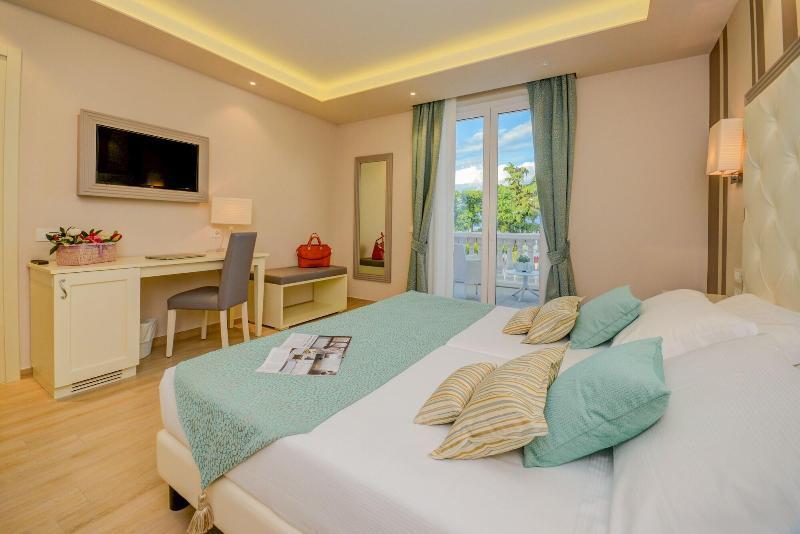 Hotel Villa Garuti Паденге-суль-Гарда Экстерьер фото