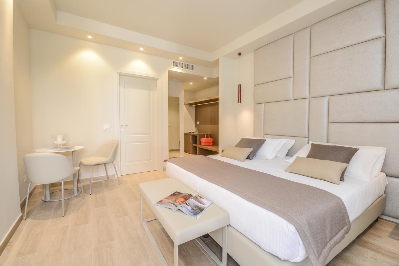 Hotel Villa Garuti Паденге-суль-Гарда Экстерьер фото