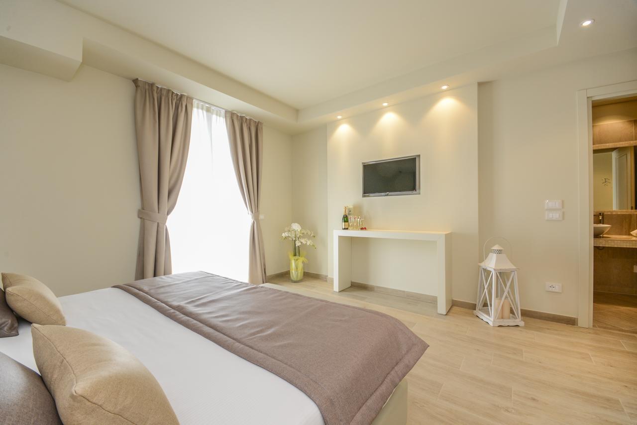 Hotel Villa Garuti Паденге-суль-Гарда Экстерьер фото