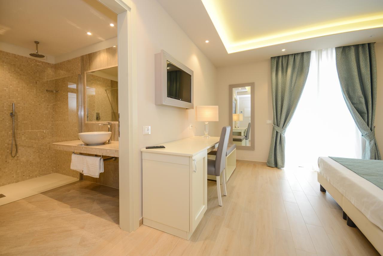 Hotel Villa Garuti Паденге-суль-Гарда Экстерьер фото